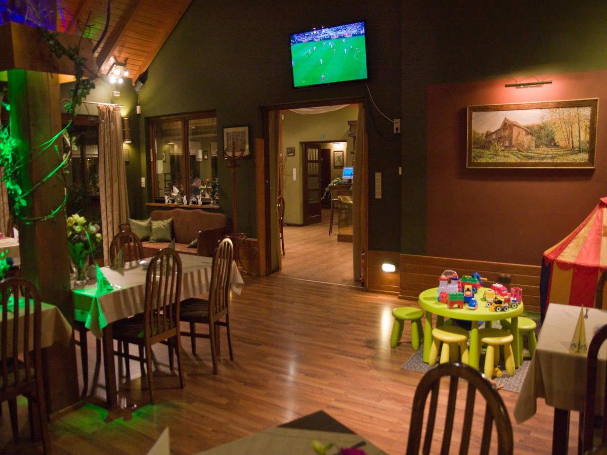 Hotel Kochanow Kochanow  Екстериор снимка