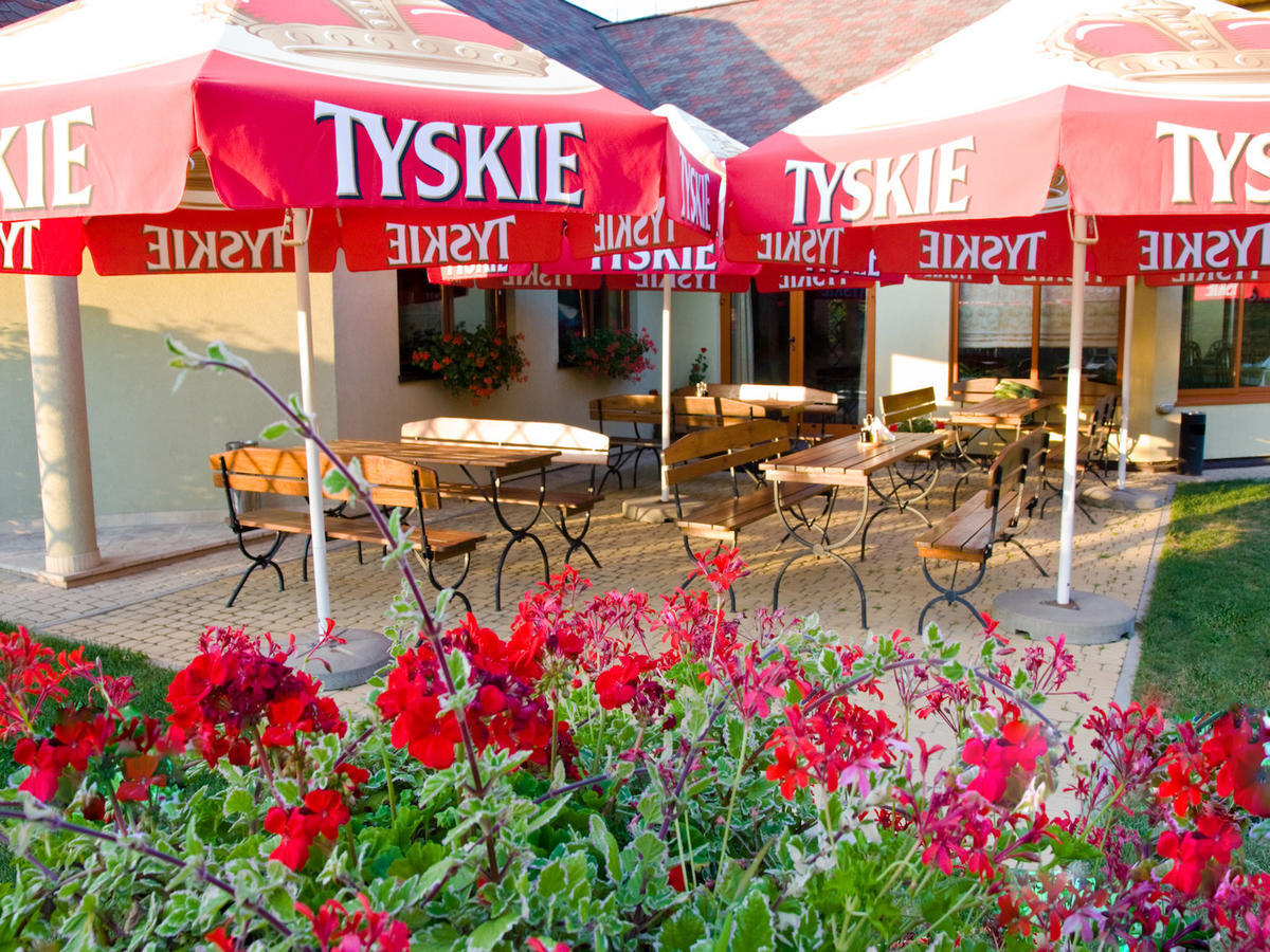 Hotel Kochanow Kochanow  Екстериор снимка