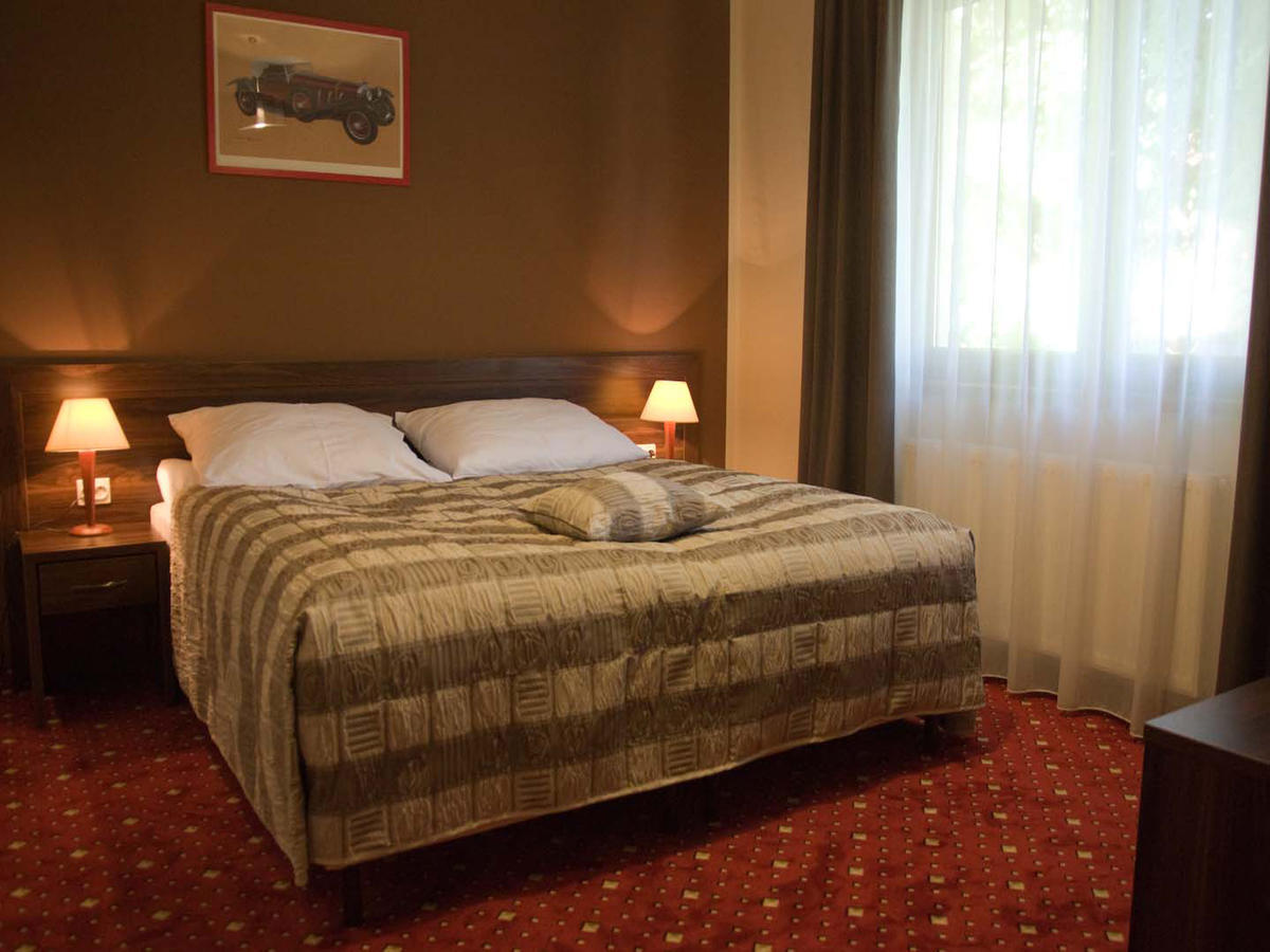 Hotel Kochanow Kochanow  Екстериор снимка