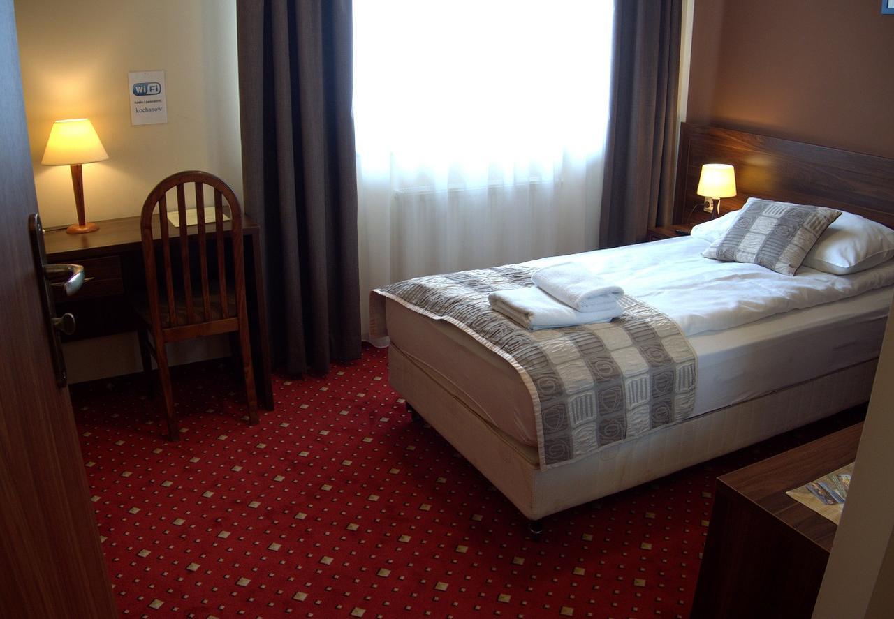 Hotel Kochanow Kochanow  Екстериор снимка