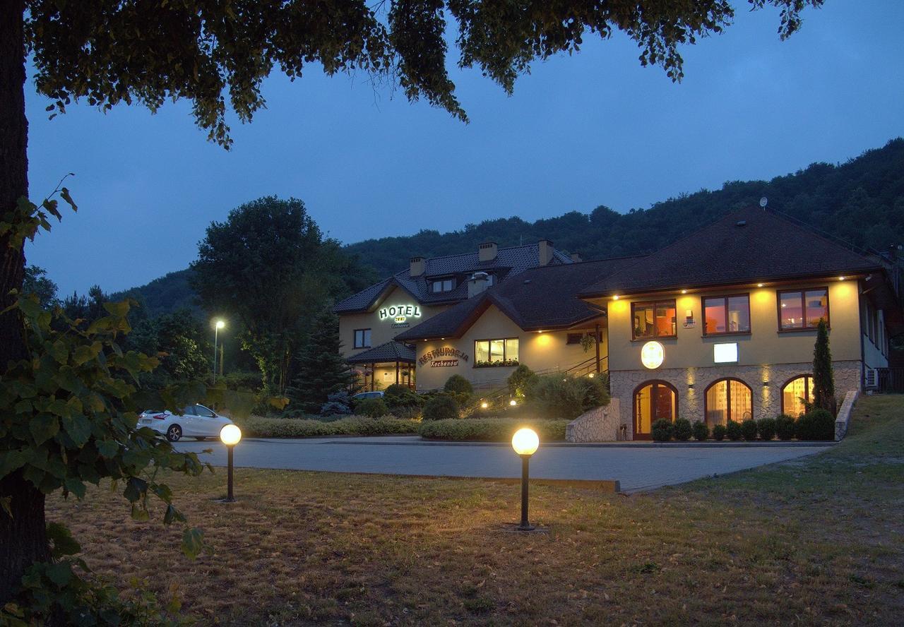 Hotel Kochanow Kochanow  Екстериор снимка