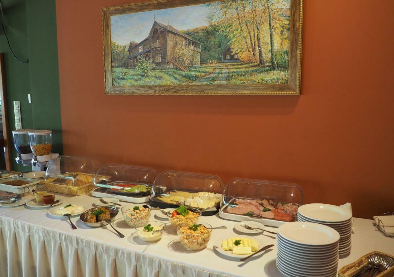 Hotel Kochanow Екстериор снимка