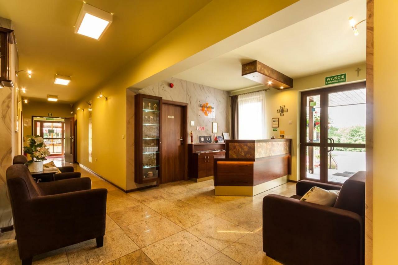 Hotel Kochanow Екстериор снимка